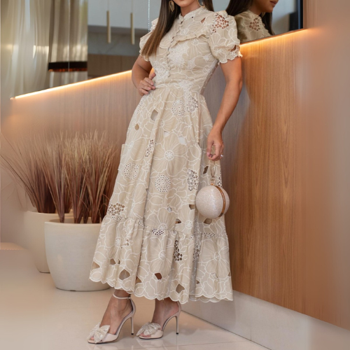 Vestido Elegante con Encanto Floral y Toque Sofisticado