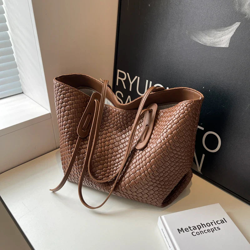 Emilia – Tu Bolso Todo en Uno con Estilo